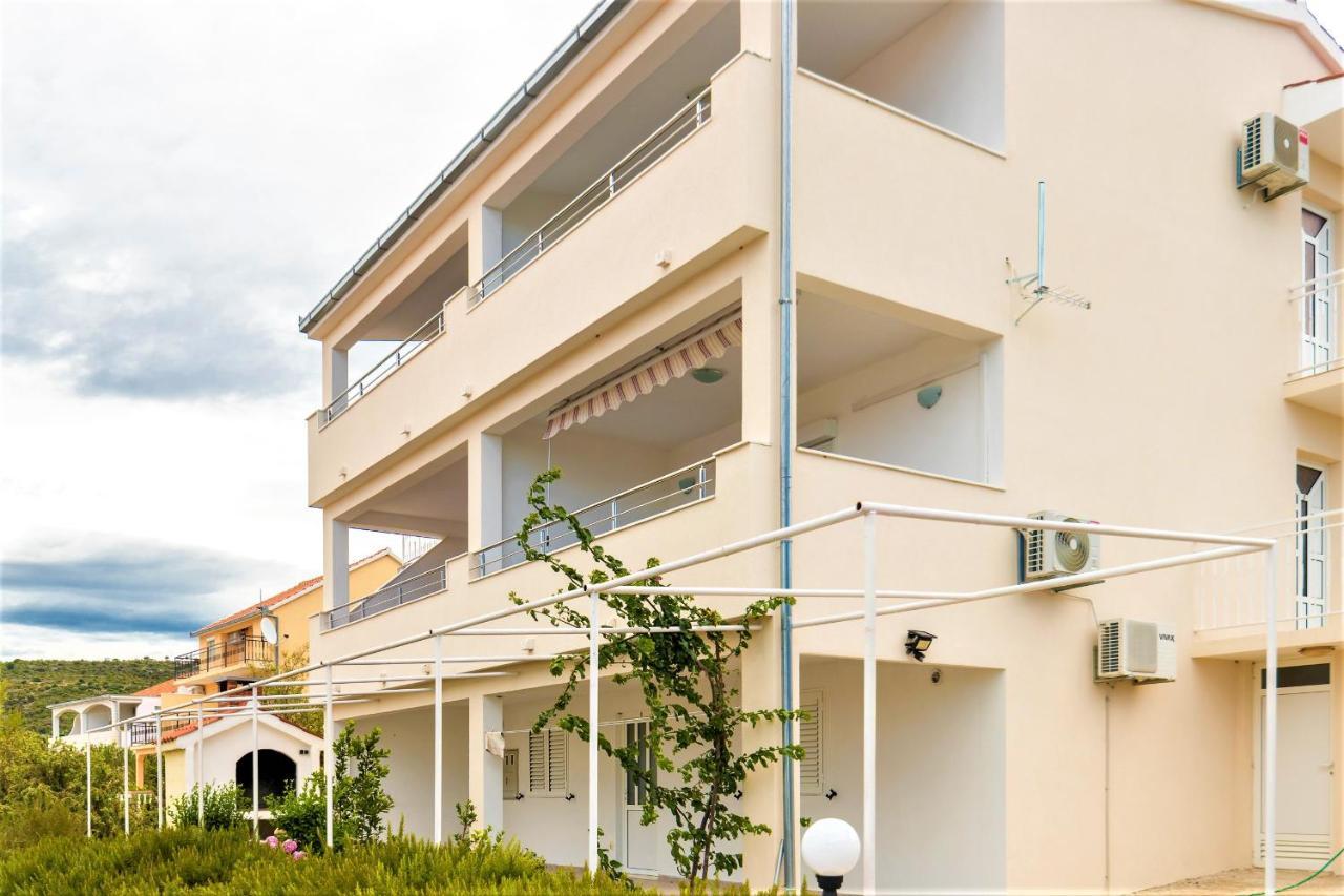 Apartment Ante Ražanj Buitenkant foto