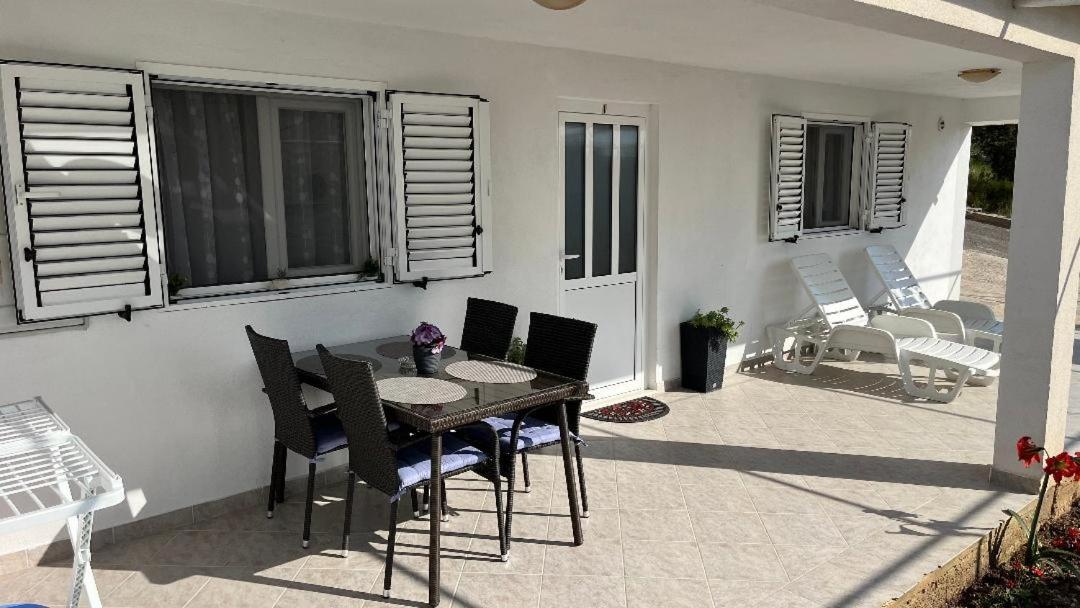 Apartment Ante Ražanj Buitenkant foto