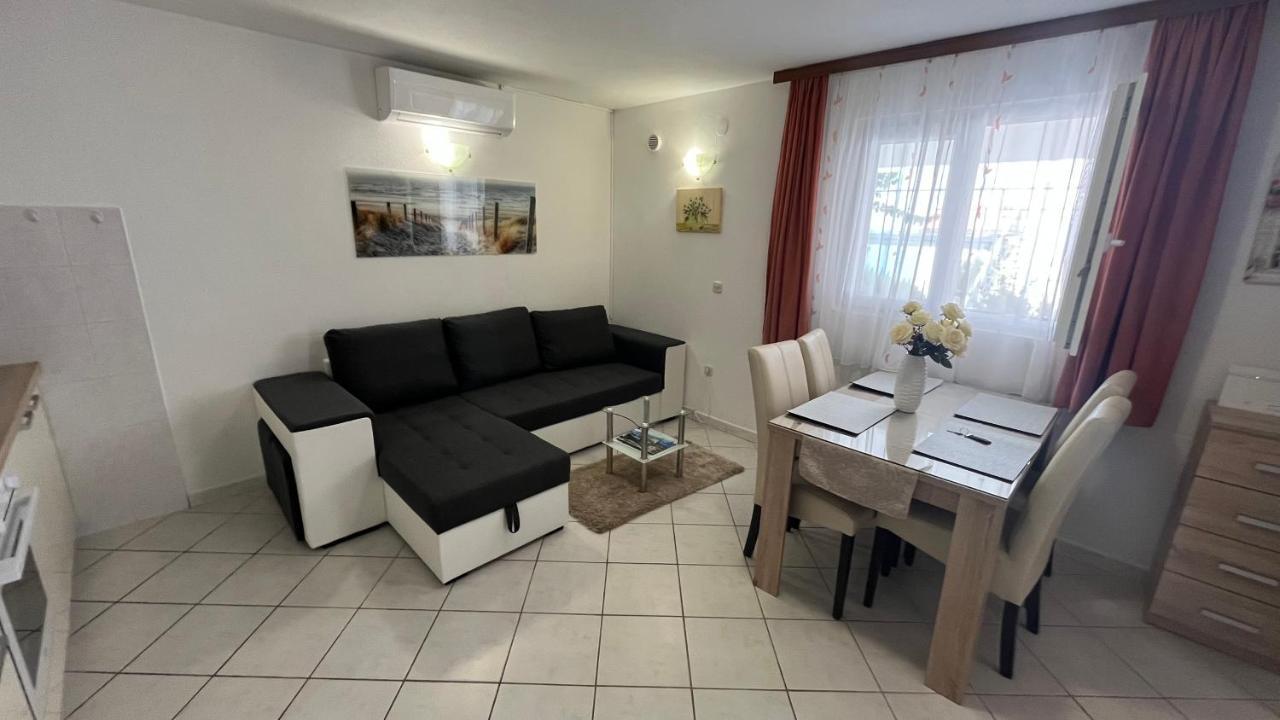 Apartment Ante Ražanj Buitenkant foto