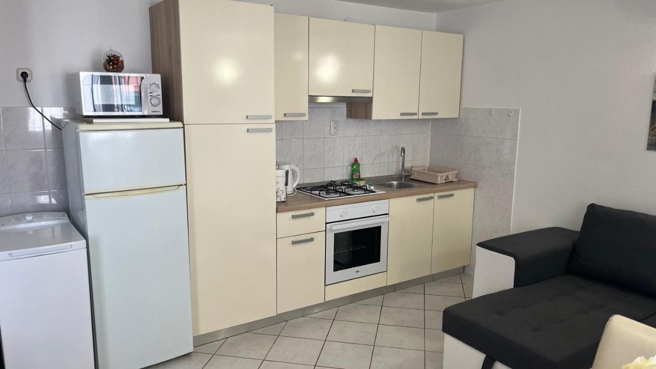 Apartment Ante Ražanj Buitenkant foto