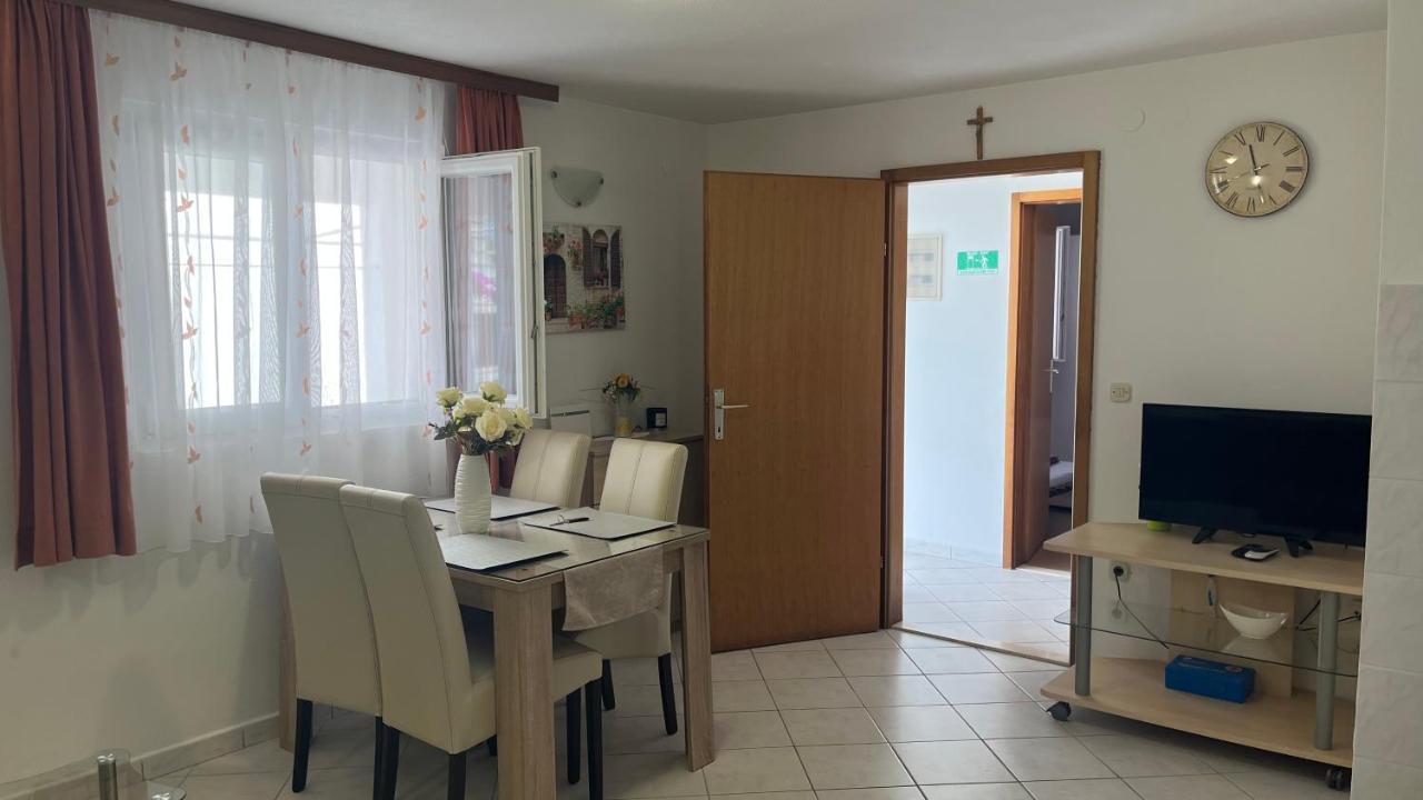 Apartment Ante Ražanj Buitenkant foto