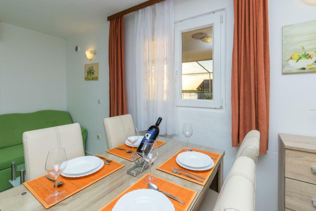 Apartment Ante Ražanj Buitenkant foto