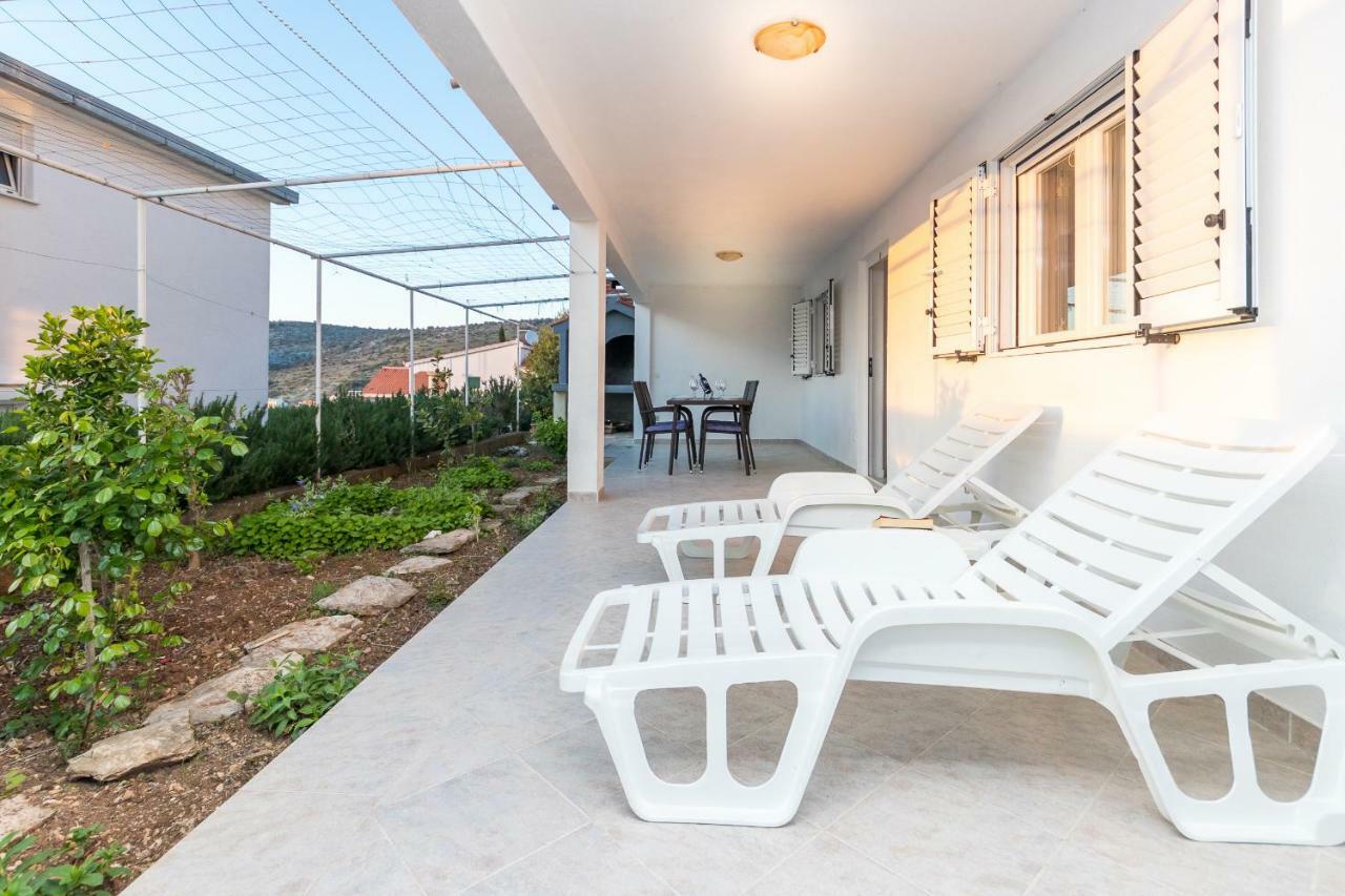 Apartment Ante Ražanj Buitenkant foto
